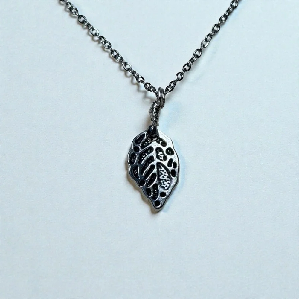 Mountain View Jewelry this elegant